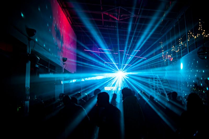 Spektakuläre Bühnenbeleuchtung Spektakuläre Bühnenbeleuchtung